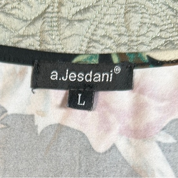 Black and Pink Floral Relaxed Blouse - Picture 2 of 9